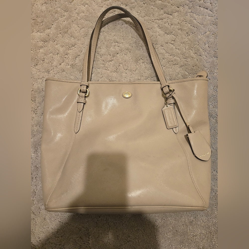 Auth COACH Tan Saffiano Leather Tote Bag GUC